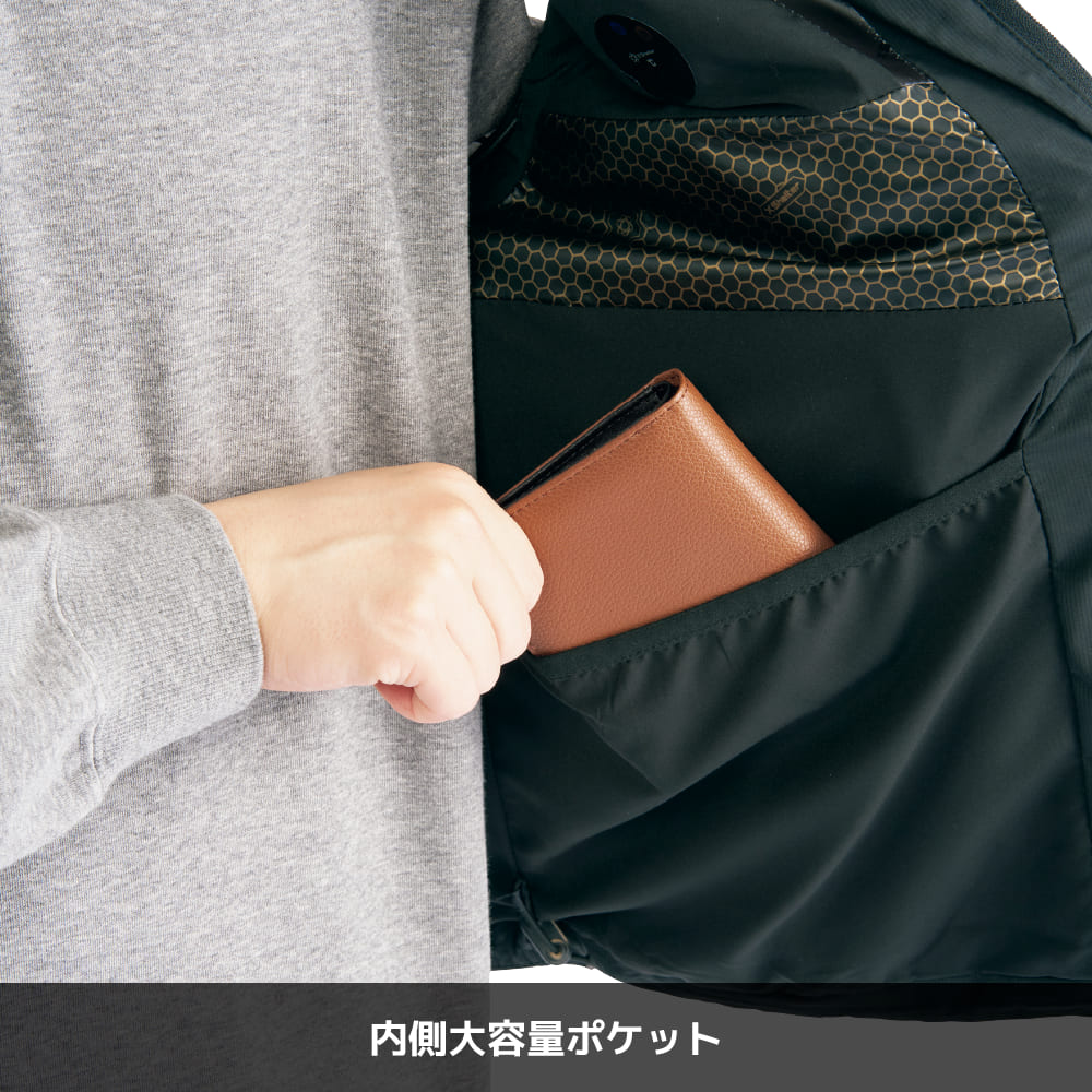 ブラック