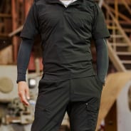 ブラック